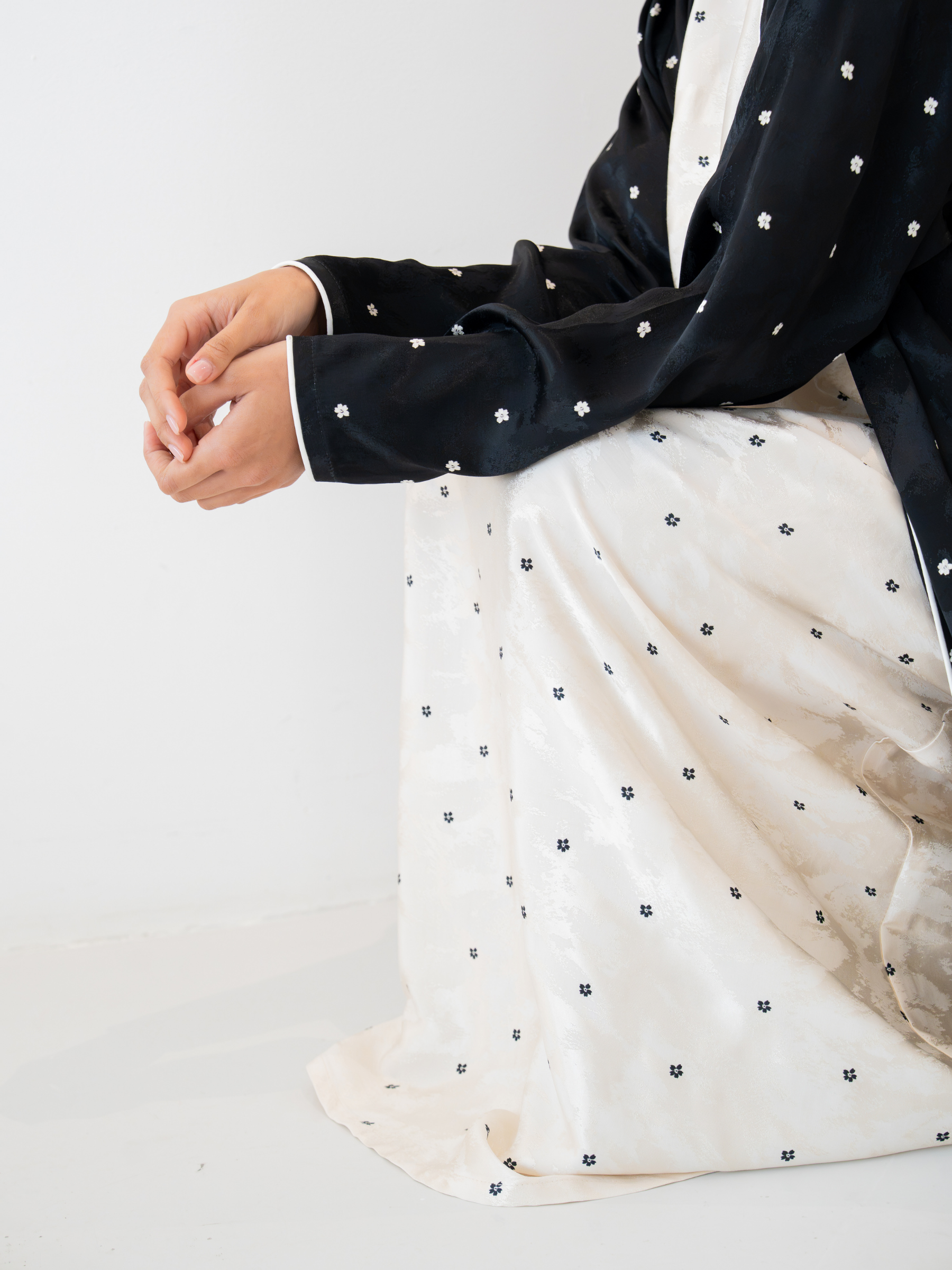 Daisy-Black Abaya