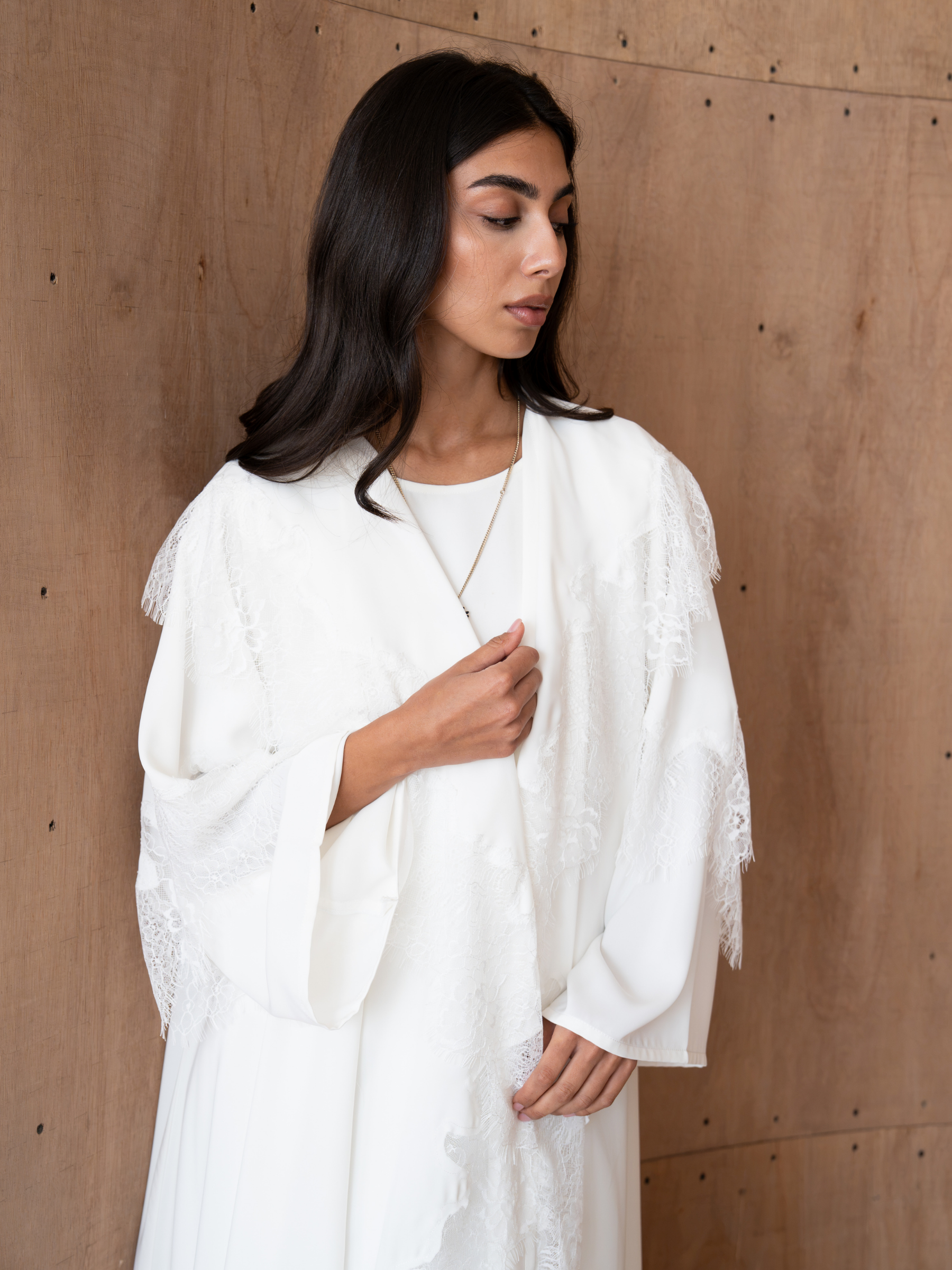 Amarante-White Abaya