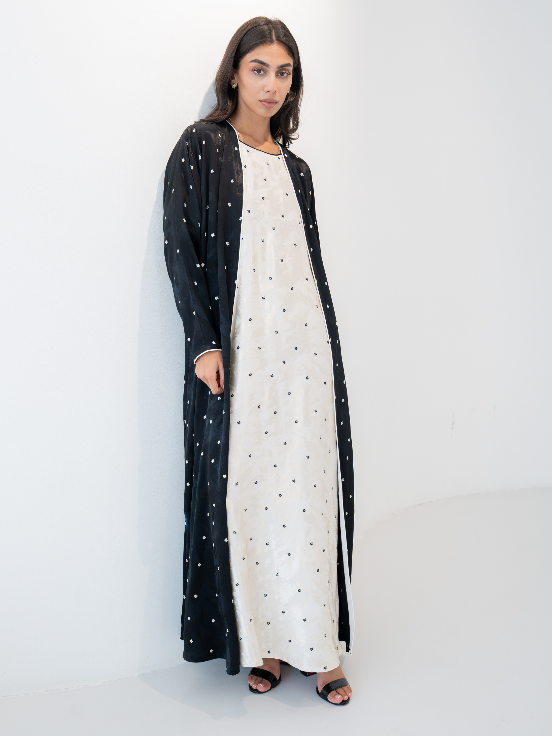 Daisy-Black Abaya