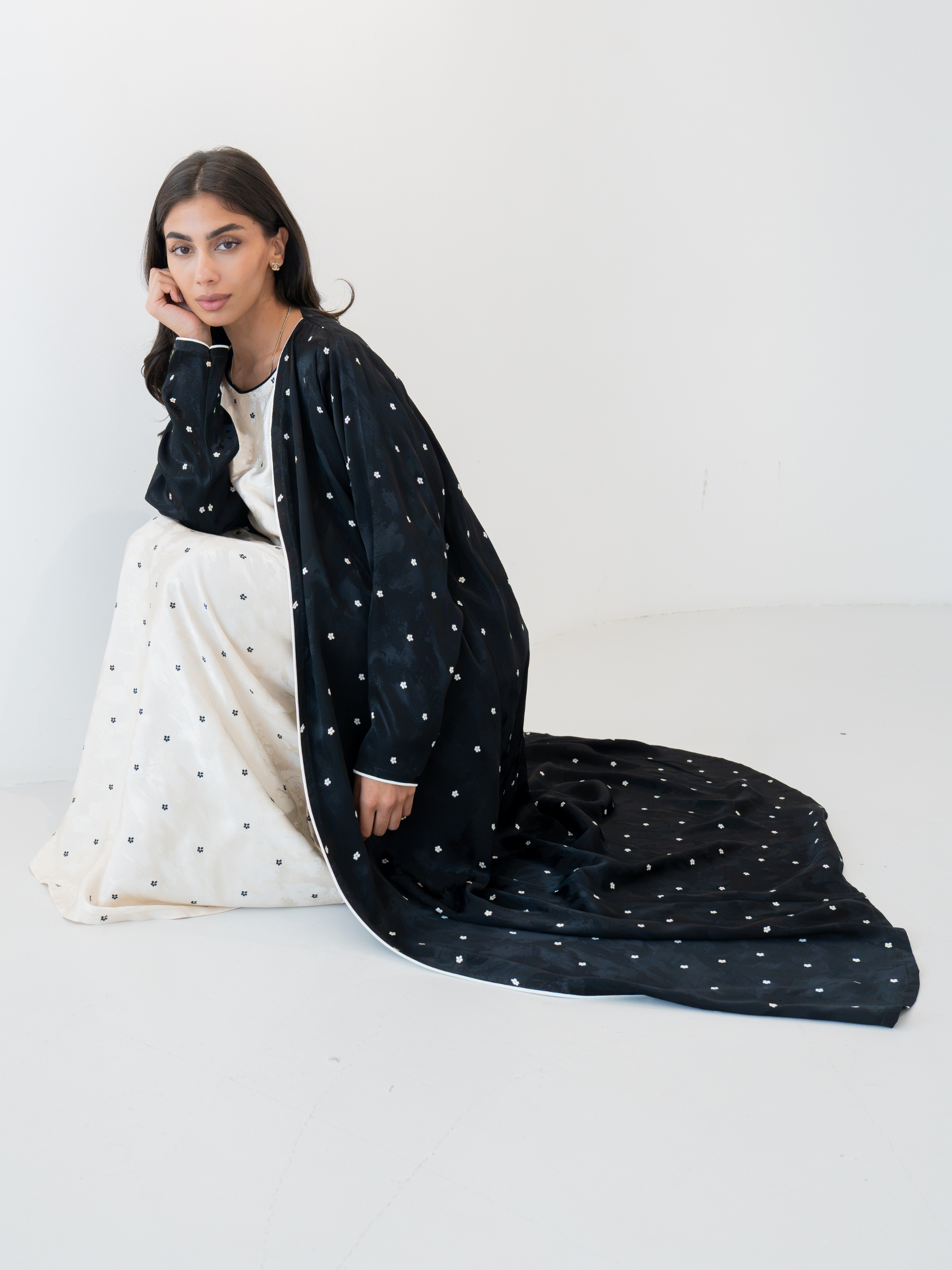 Daisy-Black Abaya