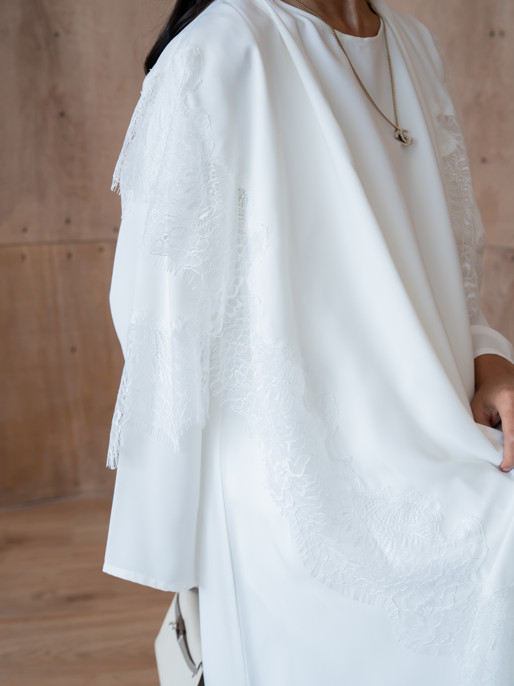 Amarante-White Abaya