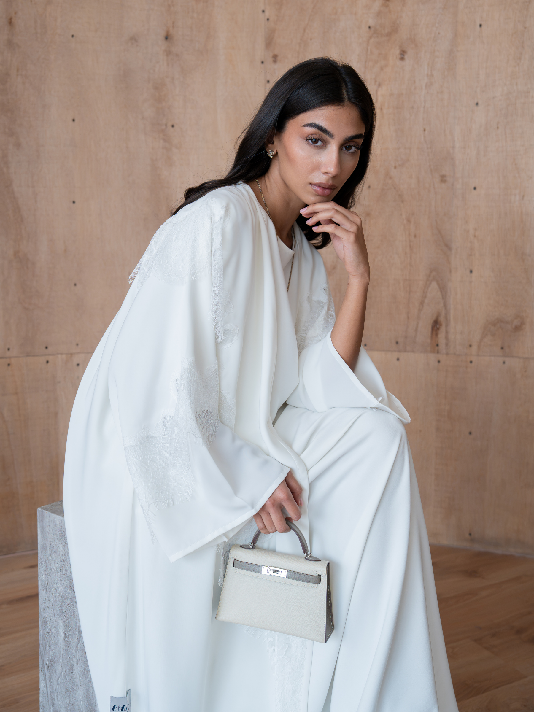 Amarante-White Abaya